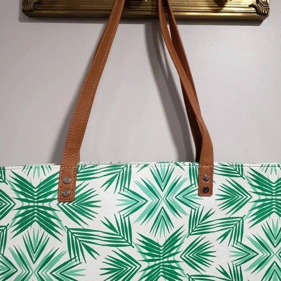 Jewel  by Thirty-One Large Green/White Tote Bag . - Picture 4 of 6